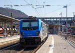   Die Last Mile Lok 187 002-1 (91 80 6187 002-1 D-BTK) der Bombardier Transportation GmbH (Kassel) wird am 09.04.2017 von der RailAdventure 139 558-1  Albert Jonker  durch den BF Marburg/Lahn in