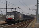 Noch eine dunkle Lok bei etwas weniger sp�rlichem Licht: die ES 64 F4 - 407 in Modena..