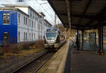 Der 3-teilige Stadler FLIRT ET 23-11-05 (94 80 0427 104-5 D-VIASR / 94 80 0827 104-1 D-VIASR / 94 80 0427 604-4 D-VIASR) der VIAS Rail GmbH, ex DB 427 104-5, ex Abellio Rail NRW ET 23 2105
