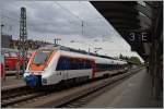 Der SWEG ET 150 (UIC 9480 1442 650-6 D-SWEG) wartet in Freiburg im Breisgau auf die Abfahrt nach Staufen.