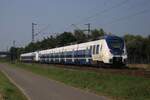 National Express 442 858 fahrt am 12 Augustus 2025 der Fotografen vorbei bei Kaarst-Broicherseite am 12 Augustus 2025 mit ein RE nach Krefeld.