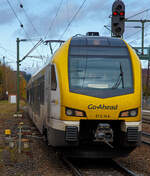 Der Go-Ahead ET 5.14 ein f�nfteiliger Stadler FLIRT� der Baureihe 1429 erreicht am 26.10.2021, als MEX 16 „Filstalbahn“ (ex RB 16) Stuttgart –Ulm, den Bahnhof Amstetten.