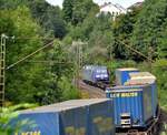 152 137-6 mit langem Walther-Containerzug in Ulm am 01.09.2010.