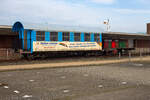 Der Denkmalwagen 63 109 ein vierachsiger schmalspuriger Drehgestell-Personenwagen mit zwei offenen Plattformen der 2.