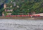 Zwei gekuppelte 425er-Triebz�ge als RE 8 (Rhein-Erft-Express) hat am 13.08.2011 den Bf Koblenz-Ehrenbreitstein verlassen und f�hrt in Richtung K�ln und M�nchengladbach.