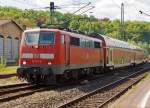   Die 111 013-9 (91 80 6111 013-9 D-DB) der DB Regio NRW  f�hrt am 13.05.2012 mit dem RE 9  Rhein-Sieg-Express  (Aachen-K�ln-Siegen) in den Bahnhof Betzdorf/Sieg ein.