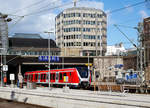 Ein Elektrotriebwagen der BR 490 der S-Bahn Hamburg verl�sst am 19.03.2019 den Hauptbahnhof Hamburg.