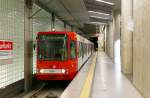 Zwei gekoppelte zweiteilige Stadtbahn-Gelenktriebwagen vom Typ DUEWAG B80D der KVB (K�lner Verkehrs-Betriebe AG) haben am 08.03.2015 als Linie U 5 die Endstation Heumarkt erreicht.