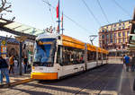   Der Triebwagen 232 der Mainzer Verkehrsgesellschaft (MVG), als Linie 51 zum Lerchenberg, am 08.04.2018 vor dem Mainzer Hauptbahnhof.
