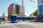   Die MVG Variobahn  2301 der MVG Baureihe S 1.4 (ein fünfteiliger, sechsachsiger Niederflur-Gelenktriebwagen vom Typ Stadler Variobahn) erreicht am 04.06.2019 als Linie19 den Bahnhof