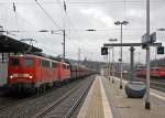 Doppeltraktion 140 838-4 und eine weitere 140er mit CIL 48700 von Gro�krotzenburg nach Rotterdam Maasvlakte Oost ein leerer Kohlenzug (Selbsentladewagen), hier durchf�hrt er am 23.12.2011 den Bahnhof