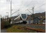 Der ET 22007   Iserlohn  (2-teiliger Stadler Flirt) der Abellio Rail NRW am 15.03.2014 als RB 91  Ruhr-Sieg-Bahn   Hagen - Finnentrop - Kreuztal - Siegen, hier kurz vor dem  Bahnhof Siegen-Weidenau