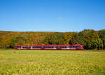   Ein vierteiliger Bombardier Talent 2 der DB Regio als SE 40 Mittelhessen-Express ( Dillenburg - Gießen - Frankfurt Hbf) fährt am 14.10.2017 in Richtung Gießen, hier zwischen Edingen