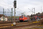   Die 152 047-7 (91 80 6152 047-7 D-DB) der DB Cargo Deutschland AG f�hrt am 02.12.2018 mit dem Winner-Zug durch den Bf Au (Sieg) in Richtung K�ln.