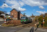 In Doppeltraktion die WLC - Wiener Lokalbahnen Cargo vermieteten 193 239 (91 80 6193 238-3 D-ELOC) und 193 651/ X4 E – 651(91 80 6193 651-7 D-DISPO) fahren am 19.03.2021 mit einem KLV-Zug durch