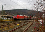 Die 185 070-0 (91 80 6185 070-0 D-DB) der DB Cargo AG) fährt am 04.12.2021 mit einem Coilzug durch Niederschelden in Richtung Köln.