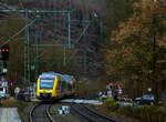 Gefahren von einem freundlichen TF, erreicht der VT 265 (95 80 0648 165-8 D-HEB /95 80 0648 665-7 D-HEB) ein Alstom Coradia LINT 41 der HLB (Hessische Landesbahn), ex Vectus VT 265, am 07.01.2022, als