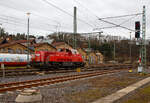 Die Kreuztaler 265 031-5 (92 80 1265 031-5 D-DB), eine Voith Gravita 15L BB der DB Cargo AG, f�hrt am 22.02.2022 auf Tfzf (Triebfahrzeugfahrt) durch Betzdorf (Sieg) in Richtung Siegen bzw.