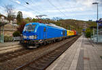 In einer ungewöhnlichen Komposition (im Sandwich zweier SIEMENS Vectron Dual Mode) fährt ein Schienenprüfzug (SPZ 3), auf Prüffahrt (der Messwagen ist auf die Schiene absenkt) am