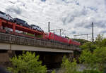 Die 185 370-4 (91 40 6185 370-4 D-DB) der DB Cargo AG fährt am 05 Mai 2024 mit der kalten 185 254-0 (91 40 6185 254-0 D-DB) und einem SUV´s beladenen Autotransportzug der DB Cargo Logistics