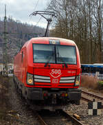 Der 500te SIEMENS Vectron, die 193 331-6 (91 80 6193 331-6 D-DB) der DB Cargo fährt am 14 März 2025 mit einem gemischten Güterzug durch Kirchen (Sieg) in Richtung Siegen / Kreuztal.