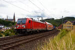 Nun haben die 147er (Traxx P160 AC3) auf der Siegstrecke Einzug gehalten und verdr�ngen doch so langsam die 146.0er (TRAXX P160 AC1) als Zugleistung des RE 9 - Rhein Sieg Express (RSX).

Die 147 016 (91 80 6147 016-0 D-DB) der DB Regio NRW hat am 11 Juni 2026 den Bahnhof Kirchen/Sieg verlassen und f�hrt, als RE 9 (rsx - Rhein-Sieg-Express) Aachen - K�ln – Siegen, in Richtung seinem Ziel Siegen. Rechts im Bild die ehemalige Lokfabrik Arnold Jung wo �ber 12.000 Loks entstanden, darunter die letzte Dampflok der Deutschen Bundesbahn, die 23 105.

Die TRAXX P160 AC1 wurde 2016 von Bombardier in Kassel unter der Fabriknummer 35108 gebaut.

Die BR 147 ist eine Baureihe von Mehrzwecklokomotiven des Herstellers
Bombardier, heute Alstom (TRAXX P160 AC3). Von ihnen wurden 20 Lokomotiven dieses Typs von DB Regio Baden-W�rttemberg bestellt und wurden 2017 ausgeliefert.

TECHNISCHE DATEN:
Spurweite: 1.435 (Normalspur)
Achsformel: Bo’Bo’
L�nge �ber Puffer: 18.900 mm
Drehzapfenabstand:10.440 mm
H�he: 4.283 mm
Breite: 2.977 mm
Treibraddurchmesser: 1.250 mm (neu) / 1.170 mm (abgenutzt)
Dienstgewicht: 87 t
Dauerleistung: 5.600 kW (7.600 PS)
H�chstgeschwindigkeit: 160 km/h
Anfahrzugkraft: 300 kN
Antrieb: Hohlwellenantrieb (statt Tatzlager der BR 187)