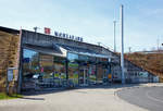   Der Nordeingang zum ICE-Bahnhof Montabaur an der Schnellfahrstrecke Köln–Rhein/Main (KBS 472 bei Streckenkilometer 89) am 25.03.2017.