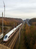   Ein in Richtung Köln fahrender Velaro D (ICE 3 der BR 407) verschwindet bald mit ca.