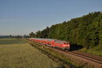 218 411-7 zog am 12.06.2020 den RE 57581 nach M�nchen Hbf und wurde dabei fr�h morgens in Jengen fotografiert.