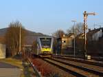 Heute am 31.01.2012 war es kalt, aber endlich noch mal die Sonne da, darum musste ich mal an die Strecke und um 16:08 den einen GTW 2/6 der Hellertalbahn hinter dem Stellwerk Herdorf Odt (Ho)
