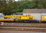   Der 125t Gleisbauschienenkran KIROW Multi Tasker KRC 810 T der Hering Bau (Burbach), Schweres Nebenfahrzeug Nr.