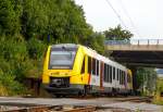   Ein nagelneuer Alstom Coradia LINT  41, der VT 502 (95 80 1648 102-9 D-HEB / 95 80 1648 602-8 D-HEB) der HLB (Hessische Landesbahn GmbH)  fährt am 08.08.2015, als RB 93  Rothaarbahn  (Siegen -