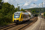 Der VT 206 ABp (95 80 0640 106-0 D-HEB), ein Alstom Coradia LINT 27 der HLB (Hessische Landesbahn), verlässt am 21.08.2021, als RB 90  Westerwald-Sieg-Bahn  (Siegen - Au/Sieg - Altenkirchen -