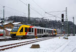 Der VT 257 (95 80 0648 157-5 D-HEB / 95 80 0648 657-4 D-HEB) ein Dieseltriebzug vom Typ Alstom Coradia LINT 41 der HLB (Hessische Landesbahn), ex Vectus VT 257, verlässt am 08.03.2023, als RB 90