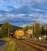 Lok 44 (MaK G 1000 BB) der Kreisbahn Siegen-Wittgenstein (KSW) mit G�terzug am 12.10.2012 auf �bergabefahrt nach Betzdorf/Sieg, hier beim Stellwerk Herdorf Ost (Ho).