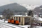 Mittagspause bei der KSW - Die Lok 46 der Kreisbahn Siegen-Wittgenstein (KSW) ist am 06.02.2013 neben dem Lokschuppen der KSW in Herdorf angestellt.