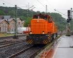   Die Lok 46  (277 807-4) der Kreisbahn Siegen-Wittgenstein (KSW) rangiert am 08.07.2014 im Bahnhof Betzdorf/Sieg, hier holt sie einen Coilgüterzug ab.