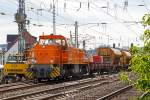   Die Lok 45 der Kreisbahn Siegen-Wittgenstein (98 80 0276 016-9 D-KSW) eine MaK G 1204 BB am 15.05.2015 im Bauzugeinsatz in Siegen (n�he Stellwerk Sf), hier mit Schotter-Kieswagen Schotter-Kieswagen