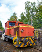Die V 13 (98 80 3942 024-1 D-EBN), eine Jung R 42 C von Eisenbahnbedarf Bad Nauheim Mathias Bootz am 02.10.2016, ex BLE V13 (Butzbach-Licher Eisenbahn), ex SK 13 (Siegener Kreisbahn), ex KWD 13