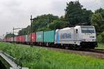 Metrans 186 291 schleppt der umgeleiteter Praha-KLV durch Dordrecht Zuid am 23 Juli 2016.