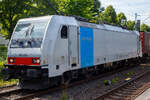 Die an die TXL - TX Logistik AG (Troisdorf) vermietete Railpool 186 284-6 (91 80 6186 284-6 D-Rpool), fährt am 05 Juli 2025 mit einem Magetra-KLV-Zug durch Kirchen an der Sieg in Richtung