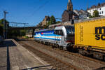 Die an die SBB Cargo International AG vermietete Siemens Vectron MS - 193 110  Zugersee  (91 80 6193 110-4 D-Rpool) der Railpool GmbH (München) fährt am 18 August 2025 mit einem Containerzug