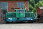 Die ex RAG 290, ex RAG E 490, ex Rheinstahl Bergbau AG E 10,
am 05 Juni 2011 im LWL-Industriemuseum Henrichshütte in Hattingen.

Die Henschel  EA 500 wurde 1966 von Henschel in Kassel unter Fabriknummer 31132 gebaut, der elektrische Teil wurde von AEG unter Fabriknummer 8515 zugeliefert. 

Die Henschel EA 500 ist eine in zwei Exemplaren gebaute Elektrolokomotive. Sie ist für Fahrleitungs- und Batteriebetrieb ausgerüstet. Die beiden 1966 gebauten Lokomotiven wurden von der Rheinstahl-Bergbau AG für das neu elektrifizierte Netz der Prosper-Zechen in Bottrop beschafft und als E 9 und E 10 eingereiht. Sie haben eine Stunden-Leistung von 360 Kilowatt. Die Typbezeichnung ist von der entsprechenden PS-Leistungsklasse übernommen.

Die EA 500 ist in einer Art Baukastenprogramm entstanden. Die weiteren Loks dieses Programms sind die dreiachsige EA 800 mit 540 Kilowatt und die vierachsige Drehgestell-Lokomotive EA 1000 mit 540 Kilowatt Leistung.

Mit Gründung der Ruhrkohle AG gingen die Loks 1970 an die RAG – Ruhrkohle AG, Zechenbahn- und Hafenbetriebe Ruhr-Mitte (seit 2004 RBH - RAG Bahn und Hafen GmbH). Sie wurden in E 489 und E 490 umgezeichnet. Die E 489 verunfallte 1972 und wurde 1977 verschrottet. Die verbliebene Lok wurde 1983 in 290 umgezeichnet und 1997 abgestellt,  ging1999 an das Westfälische Industriemuseum und befindet sich auf dem Gelände der Henrichshütte in Hattingen.
 
TECHNISCHE DATEN:
Spurweite: 	1.435 mm (Normalspur)
Achsformel: B
Dienstgewicht:  40 t
Stromsystem: 15 kV 16 2/3 Hz AC
Installierte Leistung:  360 kW (ca. 500 PS)
