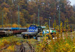 Die sehr neue SPITZKE DE18-SP-302 / 4185 302-1 (92 80 4185 302-1 D-SLG) eine dieselelektrische Vossloh DE 18 der SPITZKE SE steht am 08 November 2025 hinter einem Res-Wagen im Rbf Betzdorf/Sieg.