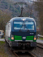Die an die TX Logistik AG (Troisdorf) vermietete Siemens Vectron AC 193 234 (91 80 6193 234-2 D-ELOC) der European Locomotive Leasing, f�hrt am 20.04.2021 mit einem KLV-Zug durch Kirchen (Sieg) in
