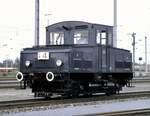 E 0, eine Hamburger Akku-Rangierlok der S-Bahn-/bzw Hochbahn als  Nummerngirl  zeigt die n�chste Kategorie bei der Jubil�ums-Parade 150 Jahre Deutsche Eisenbahn in N�rnberg an, am 14.09.1985.