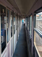   Im Gang des 2.Klasse Intercity-Abteilwagen (UIC-X-Wagen) in ozeanblau-beige, D-DB 51 80 22-90 489-1, der Gattung/Bauart Bm235.0, vom DB Museum Koblenz zu Besuch am 26.08.2017 im
