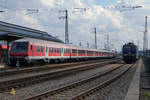 DB: Der abgestelle Fanzug bestehend aus der 218 484-4 mit N-Wagen und die Reservelok 181 201-5 in Karlsruhe Hbf abgestellt am 29. April 2017.
Foto: Walter Ruetsch