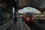 Der Eurostar PBKA 4307 (TGV 43070/43079), ex Thalys PBKA, steht am 01 Juli 2025 im Hauptbahnhof Köln, als Eurostar EST 9414 nach Paris Nord (Paris Gare du Nord), zur Abfahrt bereit.