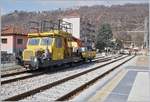 Ganz zuhinderst in kleinen Bahnhof von Porto Ceresio entdecke ich dieses 11 Tonnen schwere  Fahrzeug mit der mir wenig einleuchtenden Beschriftung  F D APV 0183 Z .